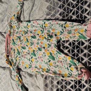Magnetic shut suit